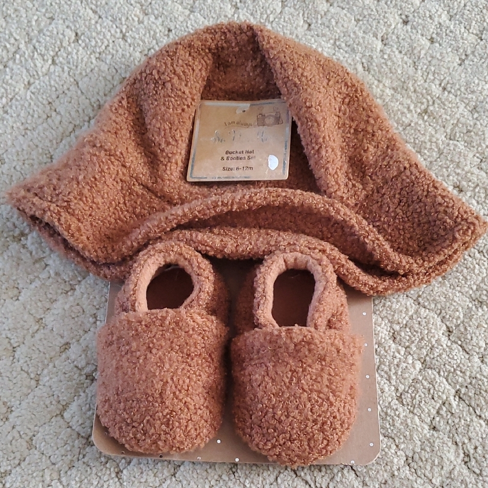 Cozy Brown Kids Hat and Booties Set Size 6-12 Month